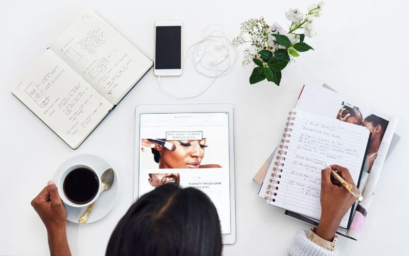 Blogging can lead to greater financial success than a traditional job 2
